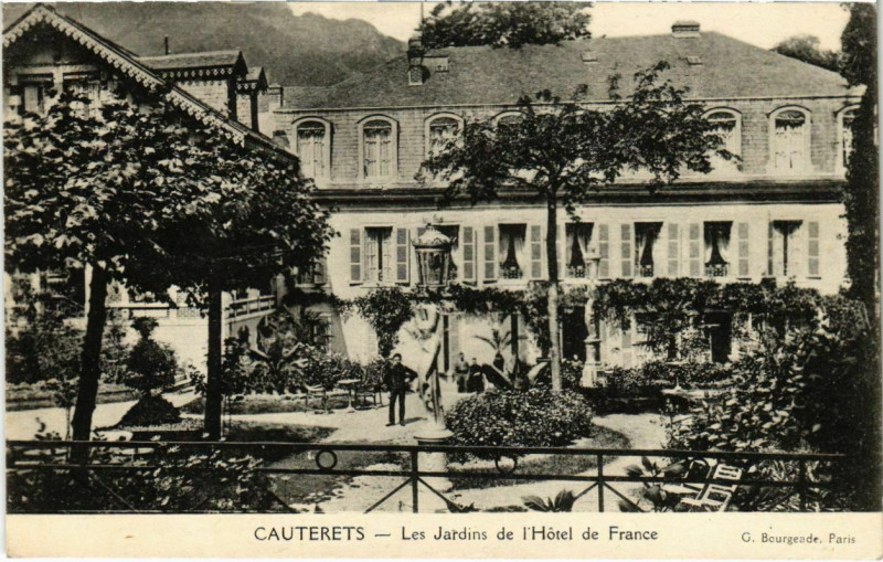 Carte postale ancienne Cauterets Les Jardins de l'Hotel de France à Cauterets