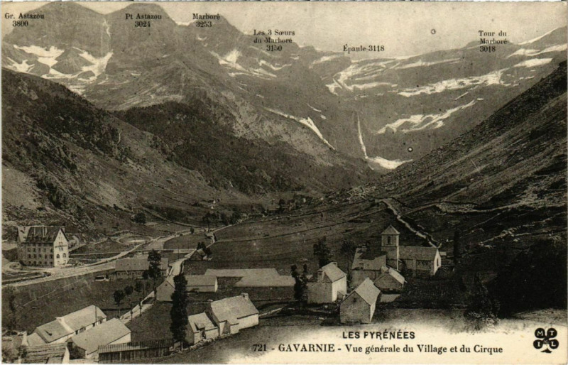 Carte postale ancienne Gavarnie - Vue générale du Village et du Cirque