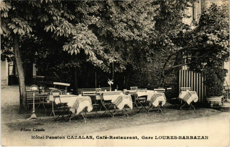 Carte postale ancienne Hotel-Pension Cazalas, Café-Restaurant, Gare Loures-Barbazan à Ens