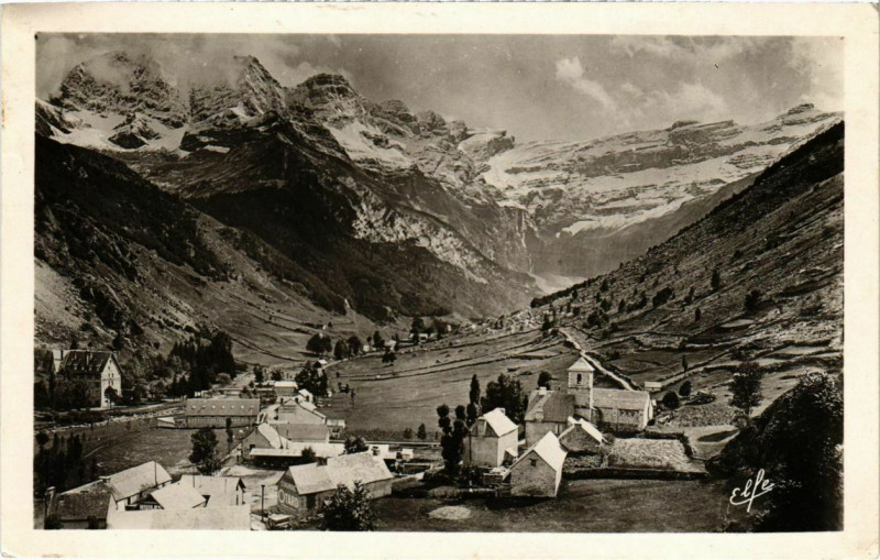 Carte postale ancienne Gavarnie - Vue générale du Village et du Cirque