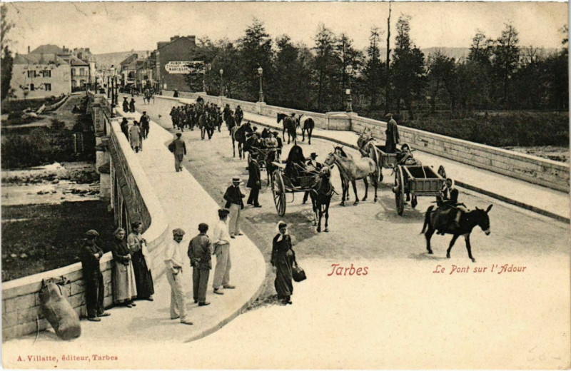 Carte postale ancienne Tarbes - Le Pont sur l'Adour à Tarbes
