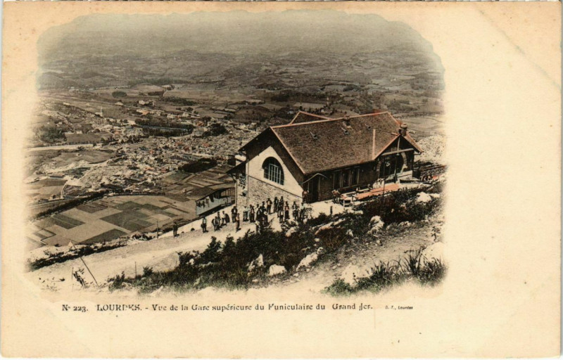 Carte postale ancienne Lourdes - Vue de la Gare supérieure du Funiculaire du Grand Jer à Lourdes