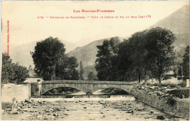 Carte postale ancienne Environs de Bagnéres - Pont de Gerde et Pic du Midi à Gerde