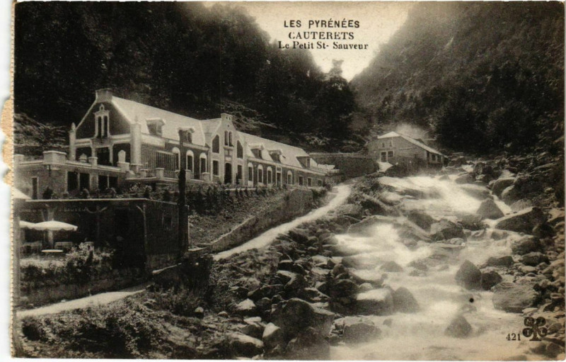 Carte postale ancienne Cauterets Le PetitSaint-Sauveur à Cauterets