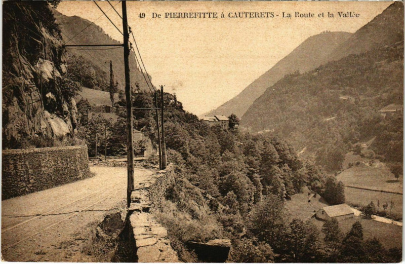 Carte postale ancienne De Pierrefitte a Cauterets - La Route et la Vallée à Cauterets