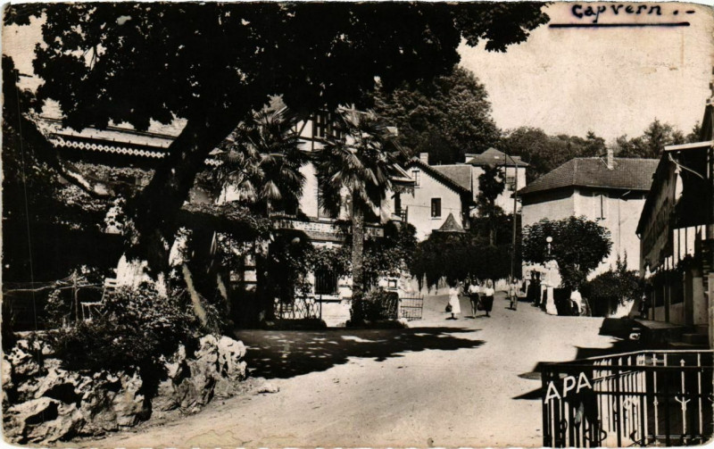 Carte postale ancienne Capvern - Les-Bains - Quartier de la Poste à Capvern