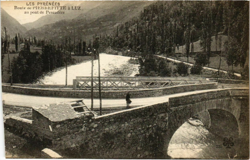 Carte postale ancienne Route de Pierrefitte a Luz au pont de Pescadére à Adé