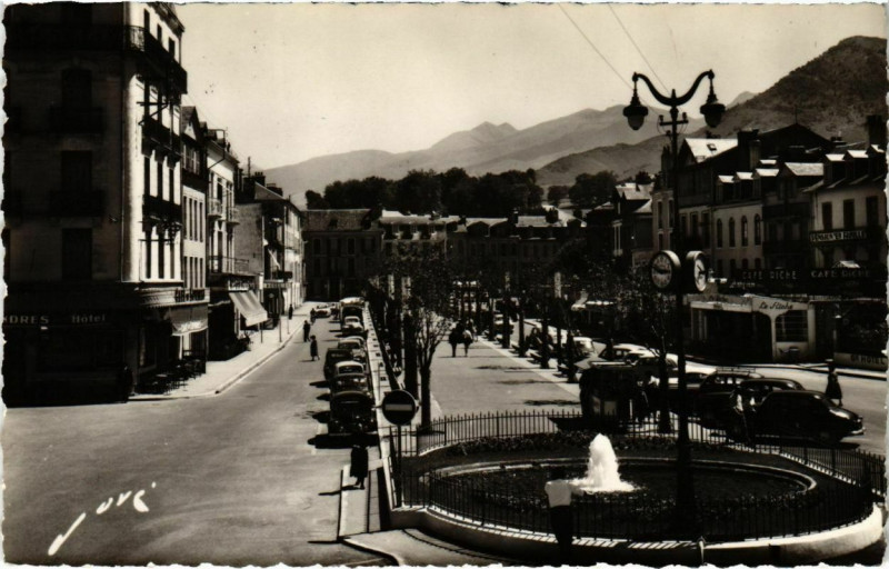 Carte postale ancienne Bagneres-de-Bigorre Allée des Coustous à Bagnères-de-Bigorre