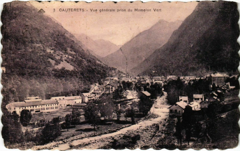 Carte postale ancienne Cauterets - Vue générale prise du Mamelon Vert à Cauterets