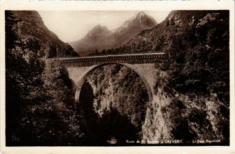 Carte postale ancienne Route de St. Sauveur a Gavarnie - Le Pont Napoléon