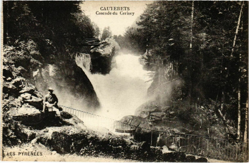 Carte postale ancienne Gauterets, Cascade du Cerisey à Ris
