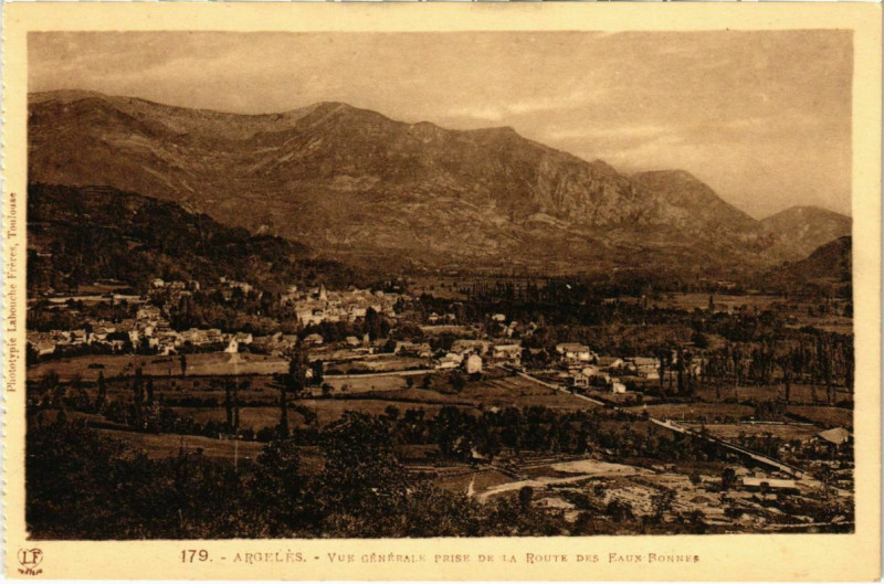 Carte postale ancienne Argeles - Vue Générale Prise de la Route des Faux Bonnes à Ris