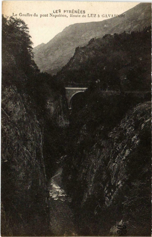 Carte postale ancienne Le Gouffre du pont Napoléon, Route de Luy a Gavarnie
