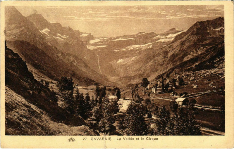 Carte postale ancienne Gavarnie - La Vallée et le Cirque