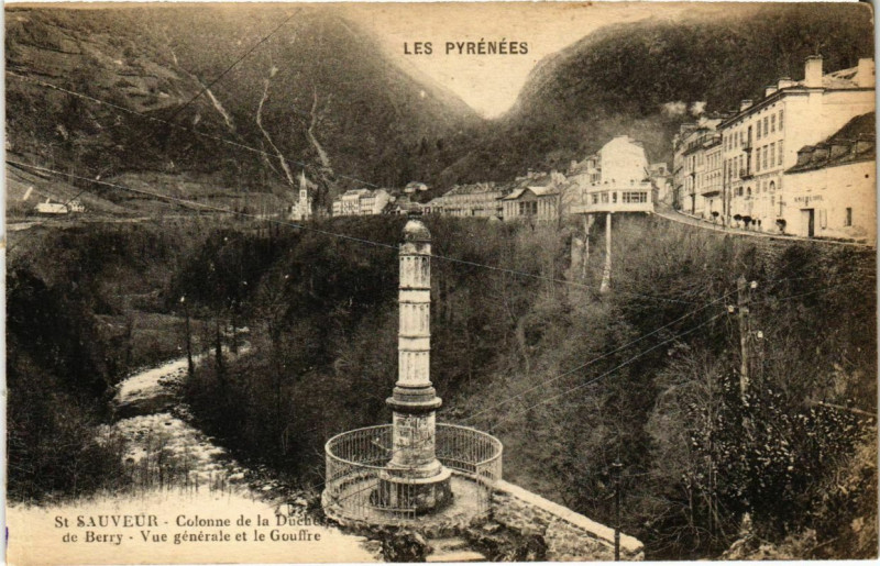 Carte postale ancienne St Sauveur - Colonne de la Duche de Berry