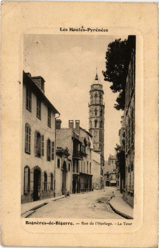 Carte postale ancienne Bagneres-de-Bigorre - Rue de l'Horloge - La Tour à Bagnères-de-Bigorre
