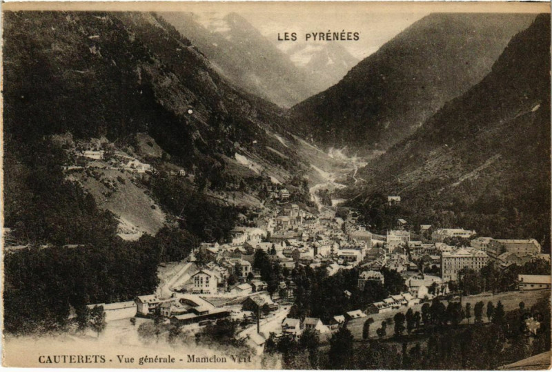 Carte postale ancienne Cauterets - Vue générale - Mamelon Vert à Cauterets