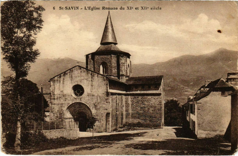 Carte postale ancienne Saint-Savin - L'Eglise Romne du Xi et Xii siécle à Saint-Savin