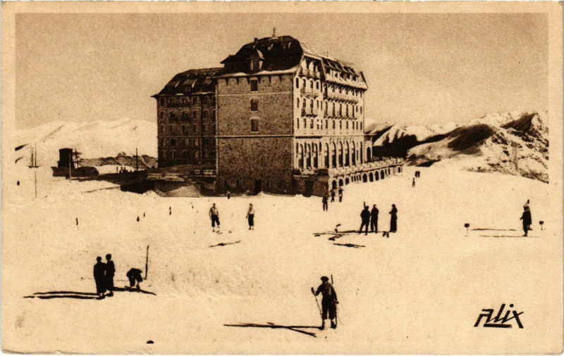 Carte postale ancienne La Plateau de Super Bagnéres, 1800 m Le Grand Hotel