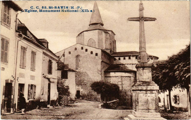 Carte postale ancienne Saint-Savin. L'Eglise, Monument National à Saint-Savin