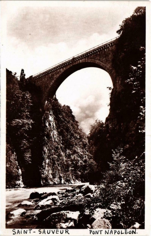 Carte postale ancienne Saint-Sauveur, Pont Napoléon