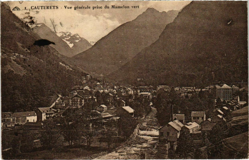 Carte postale ancienne Cauterets - Vue générale prise du Mamelon vert à Cauterets