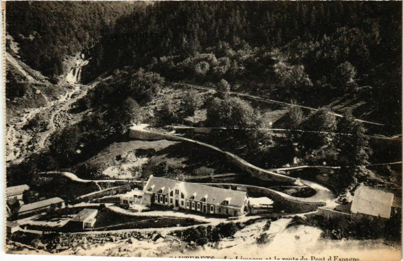 Carte postale ancienne Cauterets La route du Pont d'Espagne à Cauterets