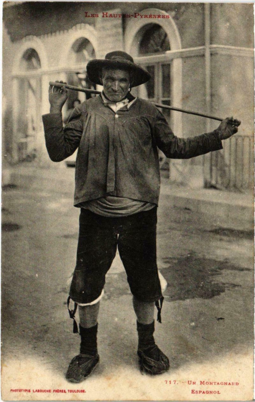 Carte postale ancienne Un Montagnard Espagnol à Mont