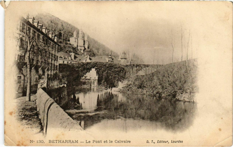 Carte postale ancienne Betharram - Le Pont et Calvaire