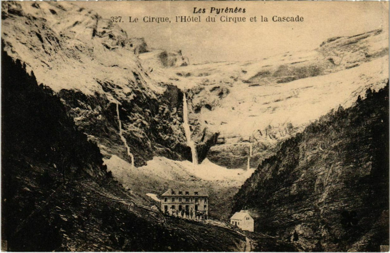 Carte postale ancienne Le Cirque, l'Hotel du Cirque et la Cascade