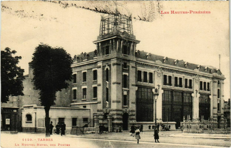 Carte postale ancienne Tarbes - Le Nouvel Hotel des Postes à Tarbes