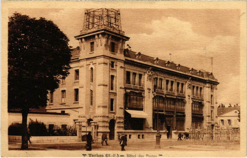 Carte postale ancienne Tarbes - Hotel des Postes à Tarbes
