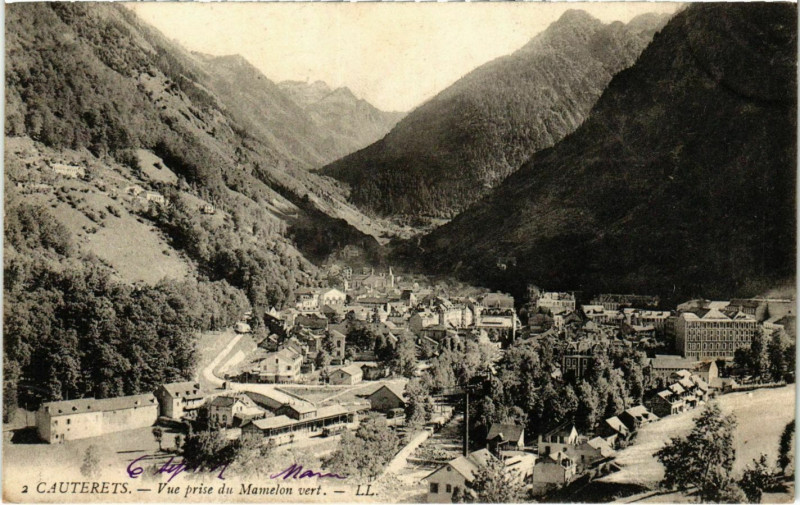 Carte postale ancienne Cauterets Vue prise du Mamelon vert à Cauterets