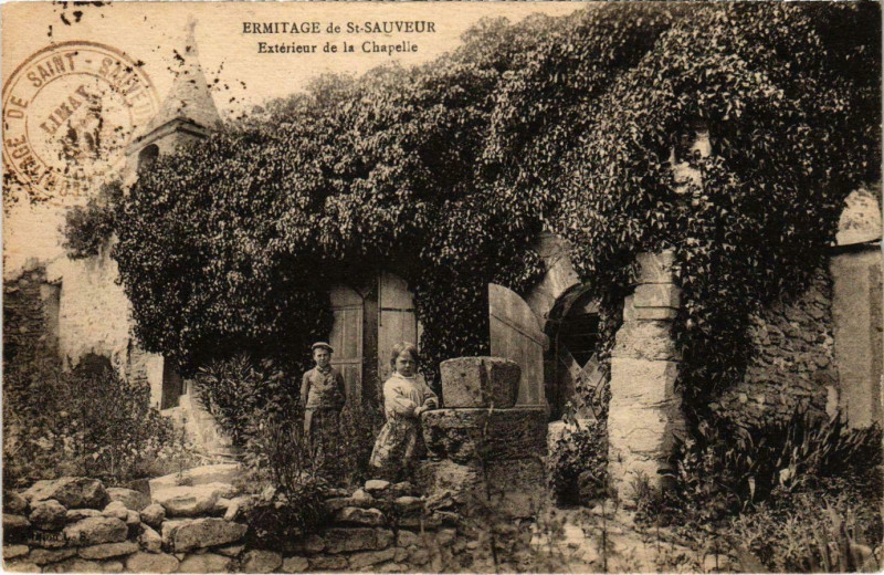 Carte postale ancienne Ermitage de Saint-Sauveur exterieur de la Chapelle