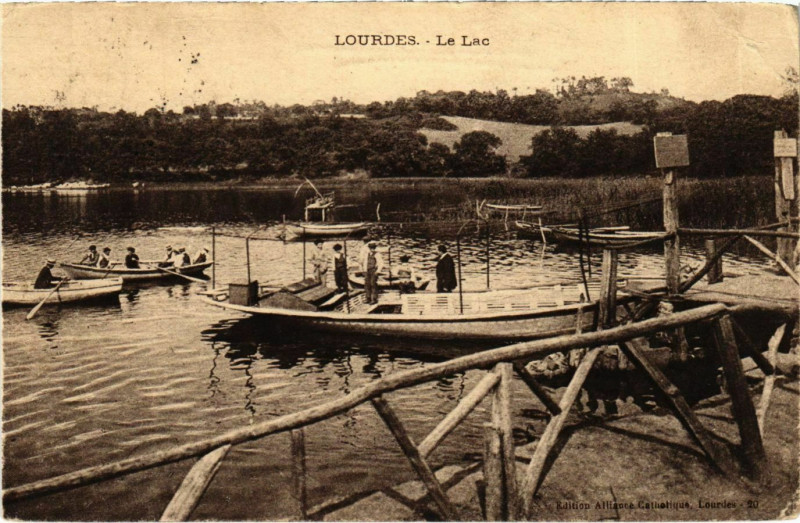 Carte postale ancienne Lourdes Le Lac à Lourdes