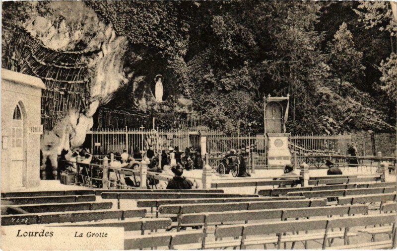 Carte postale ancienne Lourdes La Grotte à Lourdes