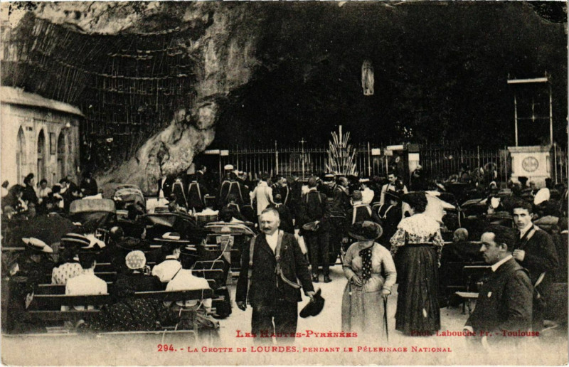 Carte postale ancienne La Grotte de Lourdes à Lourdes