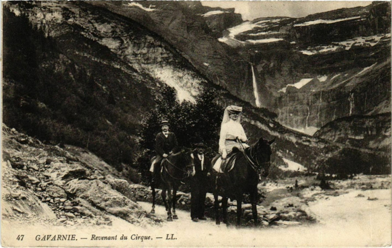 Carte postale ancienne Gavarnie Revenant du Cirque