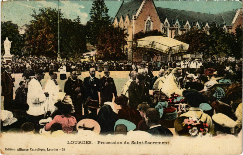 Carte postale ancienne Lourdes Procession du St. Sacrement à Lourdes