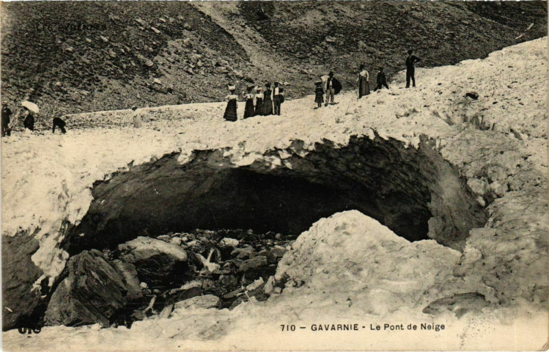 Carte postale ancienne Gavarnie Le Pont de Neige