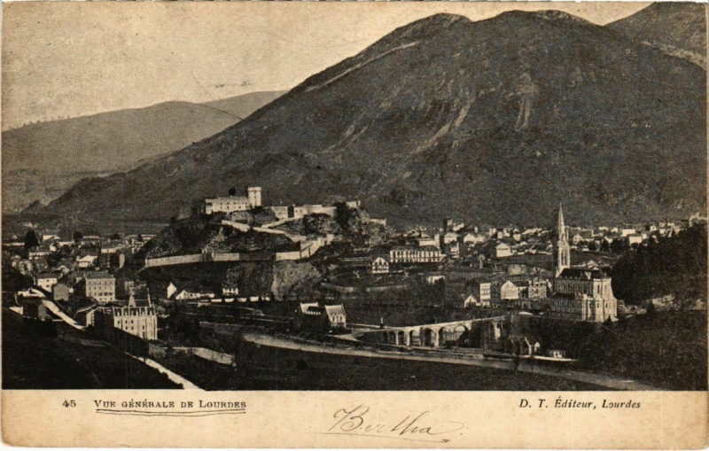 Carte postale ancienne Vue générale de Lourdes à Lourdes