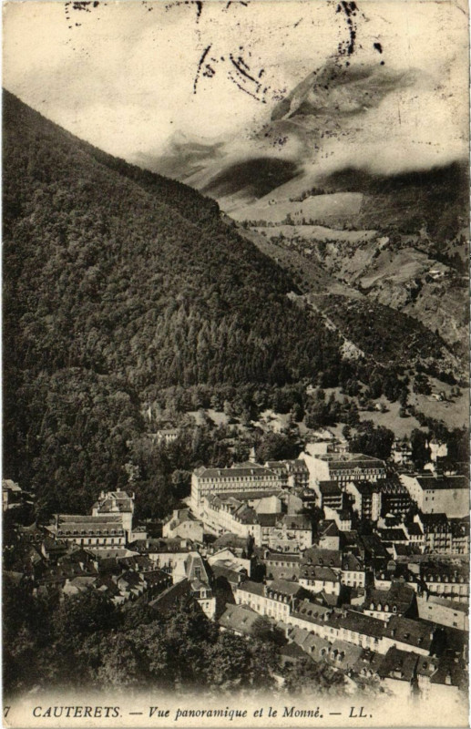 Carte postale ancienne Cauterets Vue panoramique et le Monné à Cauterets