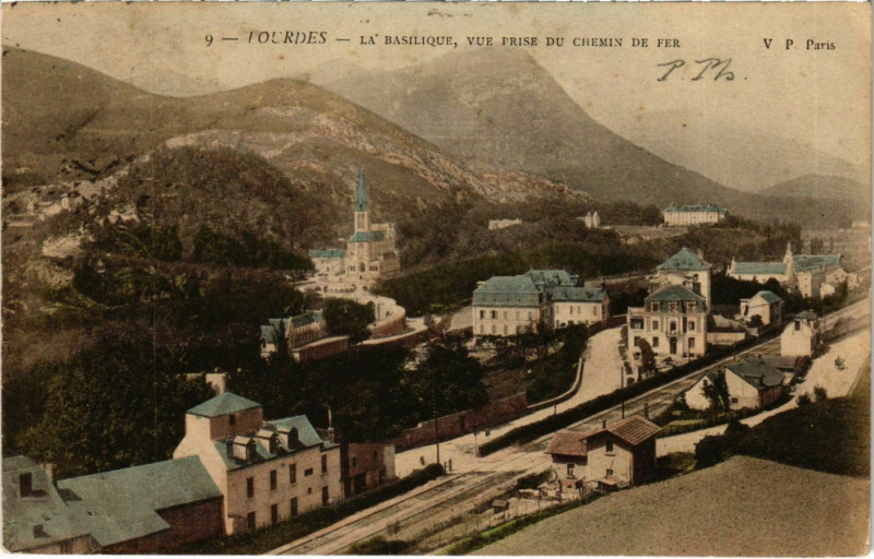 Carte postale ancienne Lourdes La Basilique à Lourdes