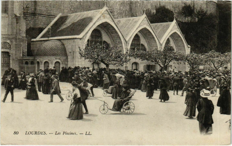 Carte postale ancienne Lourdes Les Piscines à Lourdes