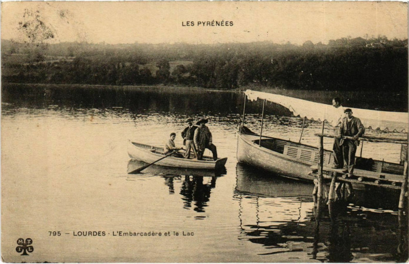 Carte postale ancienne Lourdes Les Pyrenées à Lourdes