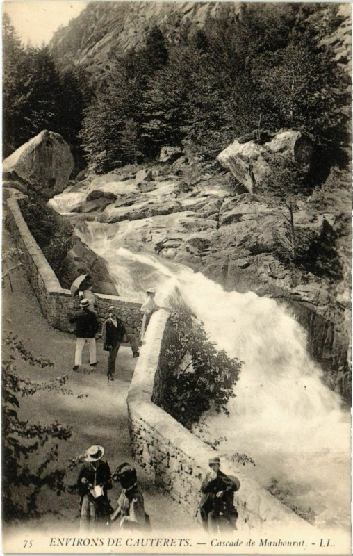 Carte postale ancienne Cauterets Cascade de Maubourat à Cauterets