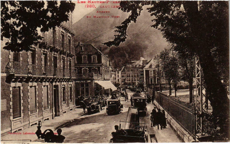 Carte postale ancienne Cauterets Avenue du Mamelon Vert à Cauterets