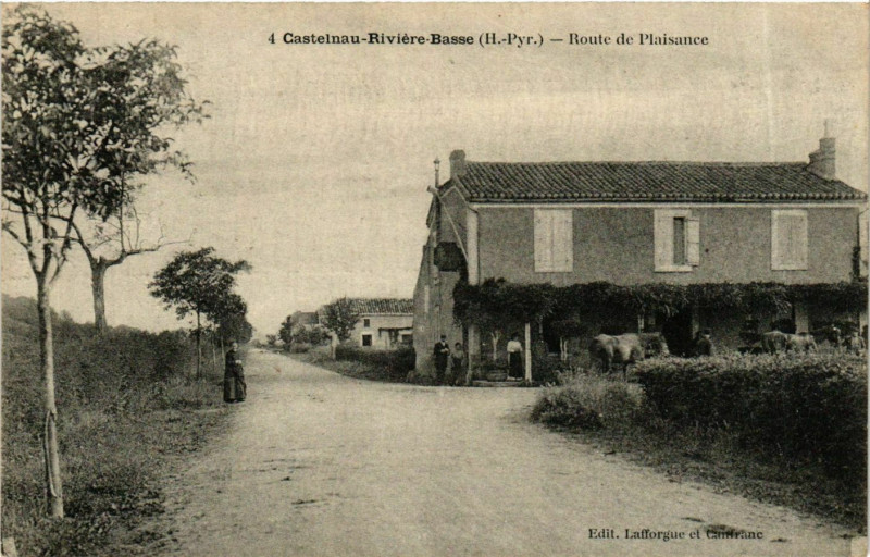 Carte postale ancienne Castelnau-Riviere-Basse Route de Plaisance à Castelnau-Rivière-Basse