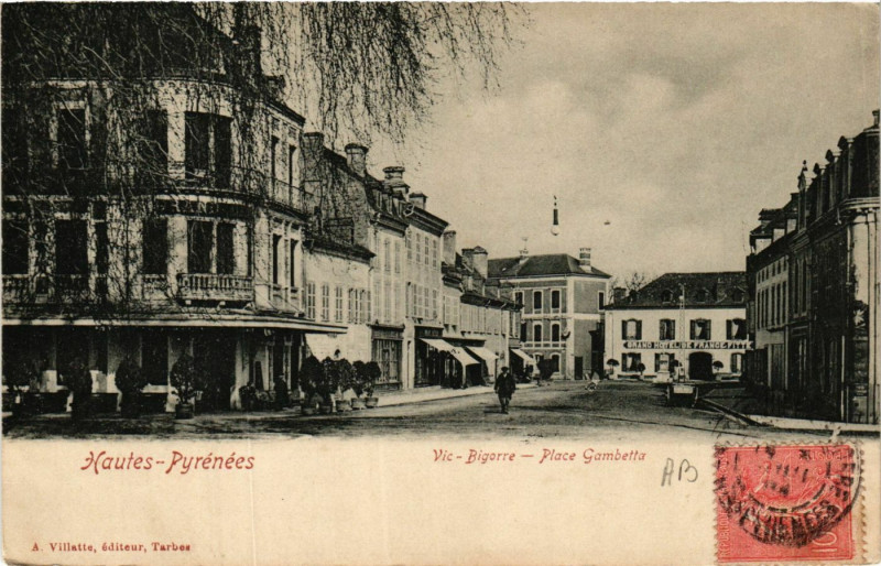 Carte postale ancienne Vic-Bigorre Place Gambetta