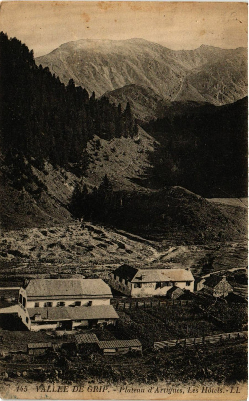 Carte postale ancienne Vallée de Gripp Plateau d'Artigues Les Hotels à Artigues